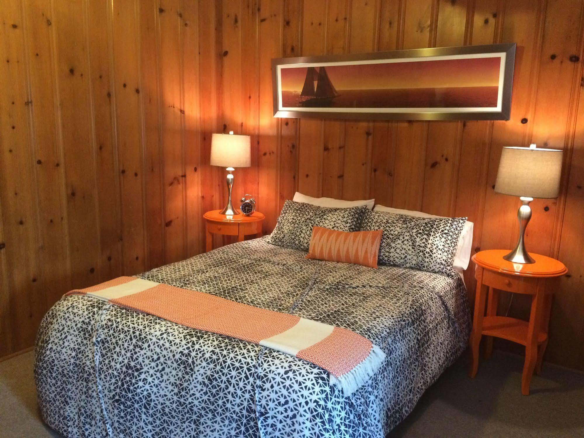Surfside Inn Чатем Экстерьер фото